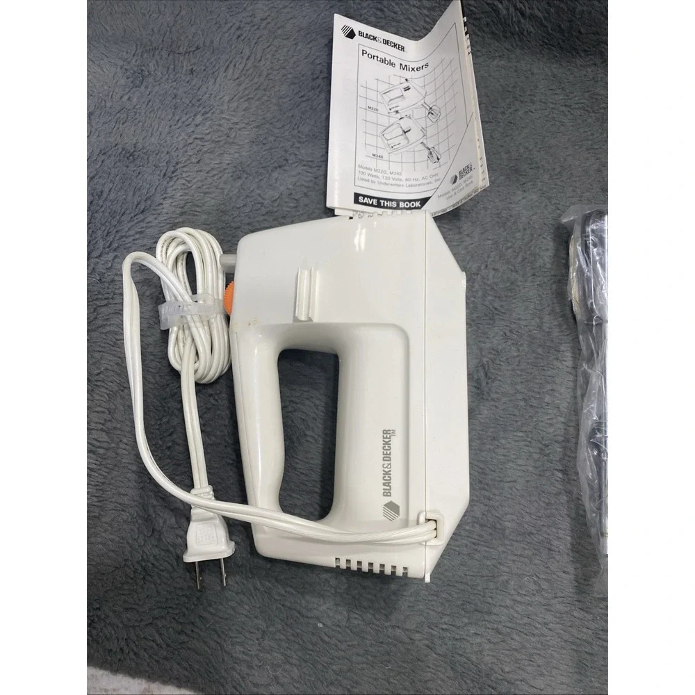Vintage Black And Decker M24S 3‎ Speed Handheld Electric Mixer White New Retro